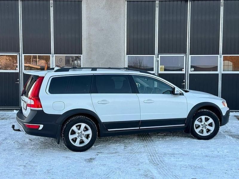 Begagnad Volvo XC70 Momentum 163 HK (119 kW) 2013 Vit Kombi