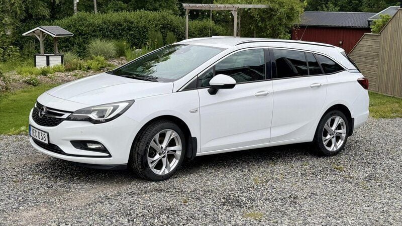 Vit Begagnad 2016 Opel Astra Dynamic Kombi | 114 900 kr (Marknadspris) - Bild 1/4