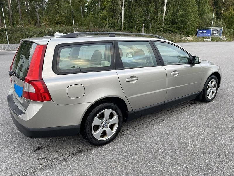 Brun Begagnad 2008 Volvo V70 Kinetic Kombi | 43 000 kr (Marknadspris) - Bild 1/4