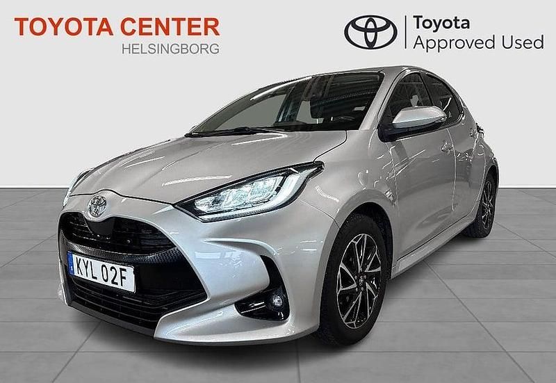 Silver Begagnad 2020 Toyota Yaris Active Halvkombi | 189 900 kr (Lite dyr) - Bild 1/4