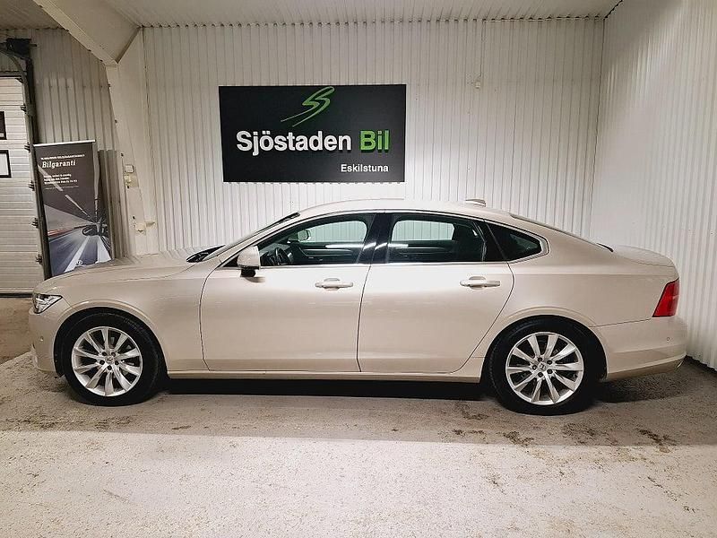 Ljusbrun Begagnad 2017 Volvo S90 Momentum Sedan | 249 900 kr (Marknadspris) - Bild 1/4