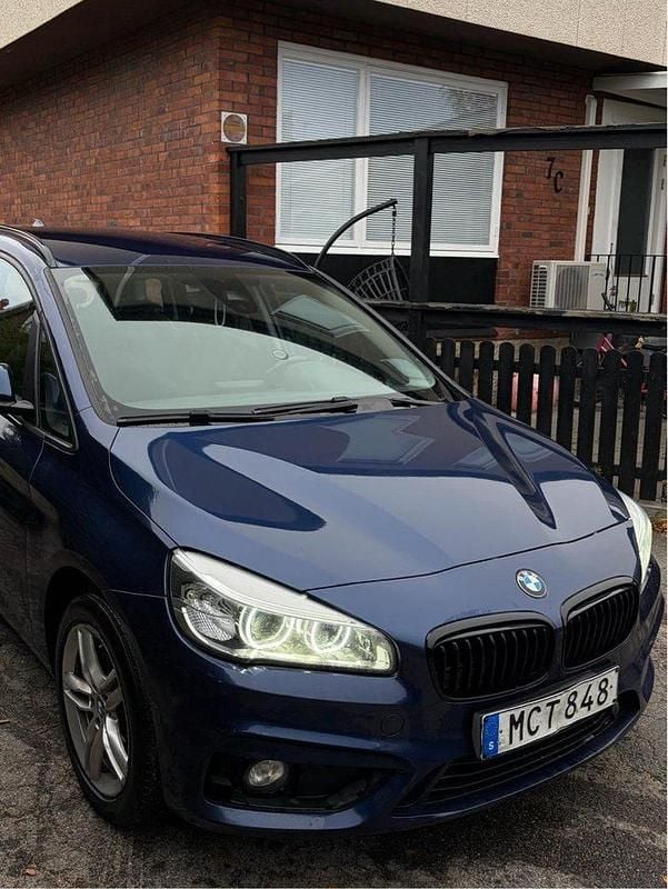 Blå Begagnad 2016 BMW 218 Gran Tourer Advantage Minibuss | 138 000 kr (Marknadspris) - Bild 1/4