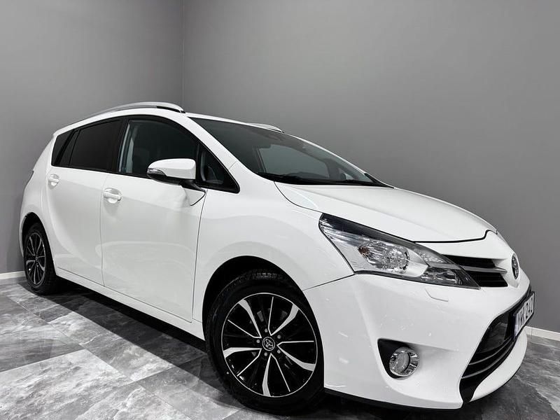 Vit Begagnad 2017 Toyota Verso Edition Minibuss | 164 900 kr (Marknadspris) - Bild 1/4