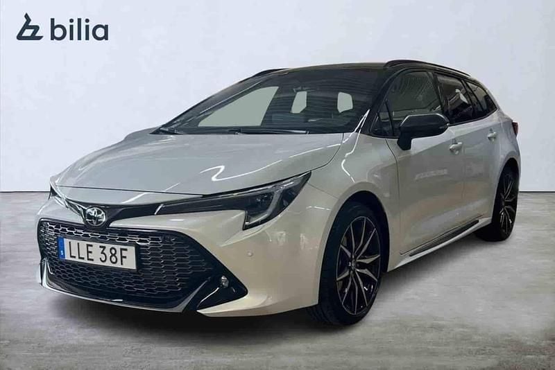 Vit Begagnad 2025 Toyota Corolla Kombi | 369 900 kr - Bild 1/1