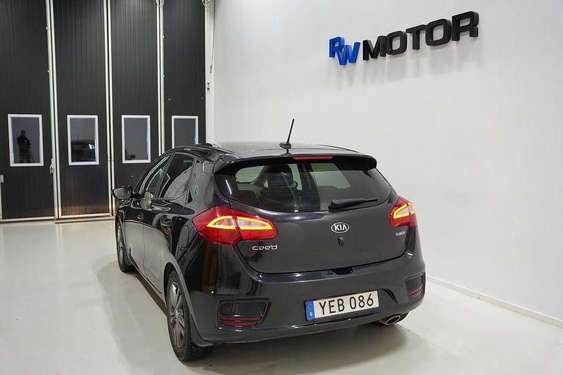 Begagnad Kia Ceed 136 HK (100 kW) 2016 Svart Halvkombi
