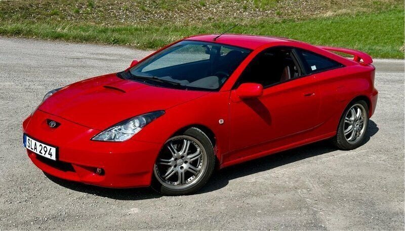 Röd Begagnad 2001 Toyota Celica Halvkombi | 65 000 kr - Bild 1/4