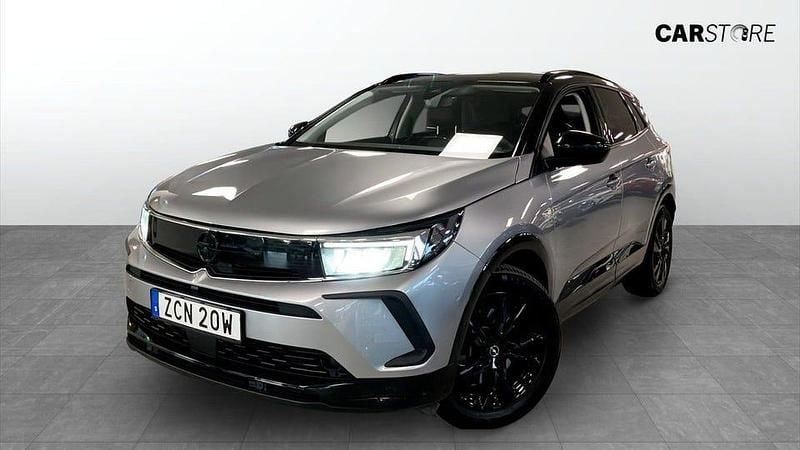 Grå Begagnad 2022 Opel Grandland X GS Line SUV | 264 900 kr (Marknadspris) - Bild 1/4