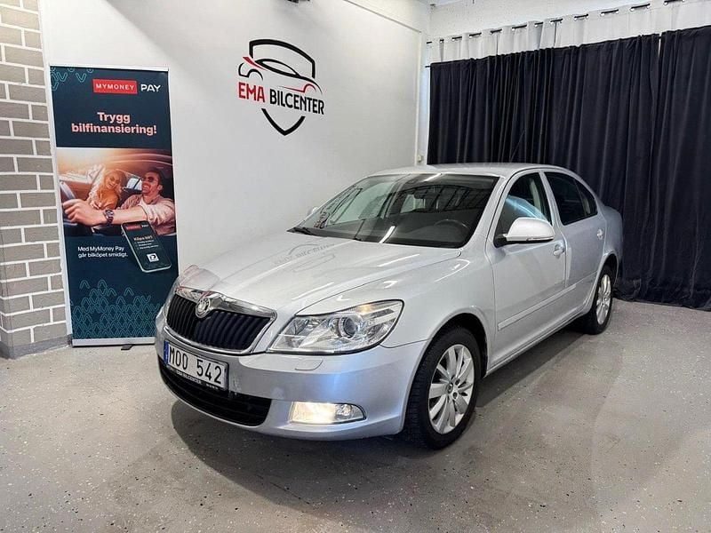 Silver Begagnad 2009 Skoda Octavia Elegance Halvkombi | 64 900 kr (Marknadspris) - Bild 1/4