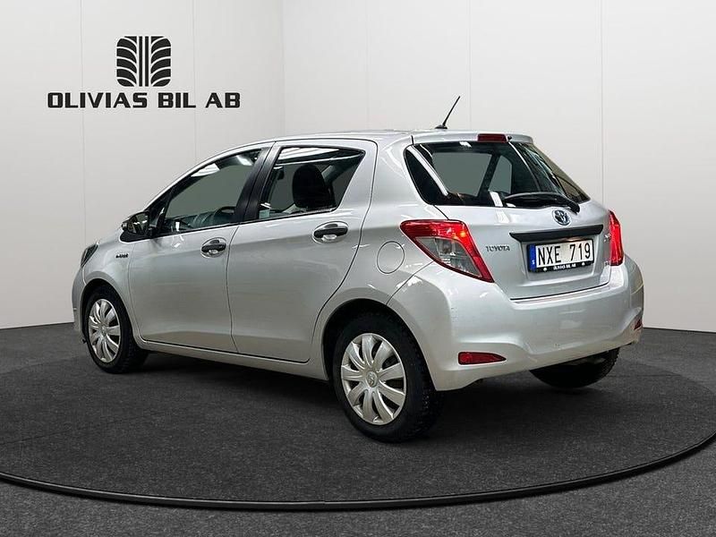 Begagnad Toyota Yaris Hybrid Life 101 HK (74 kW) 2013 Silver