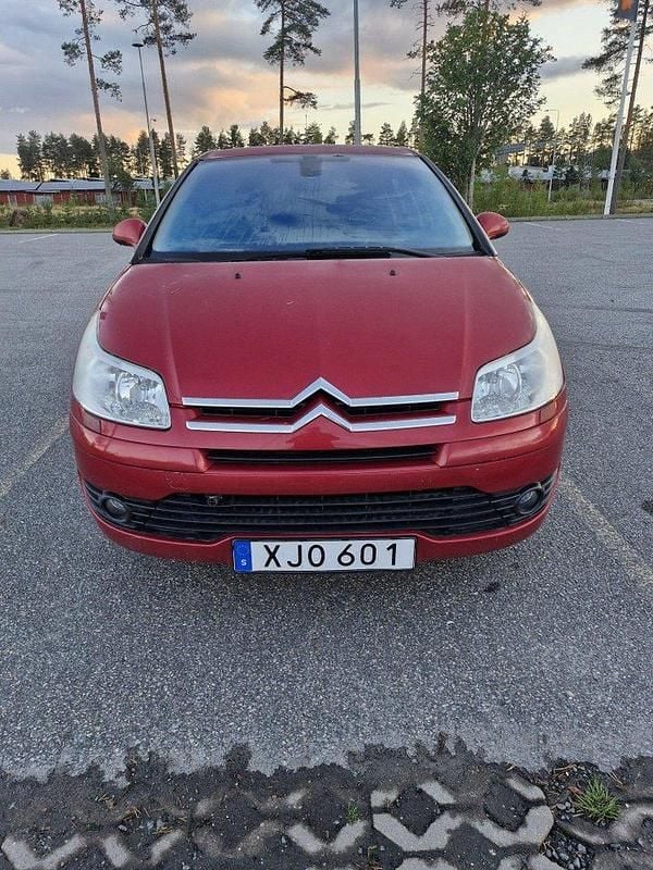 Röd Begagnad 2006 Citroën C4 Halvkombi | 22 500 kr (Superpris) - Bild 1/4