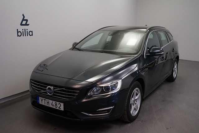 Grå Begagnad 2017 Volvo V60 Momentum Kombi | 219 500 kr (Superpris) - Bild 1/4