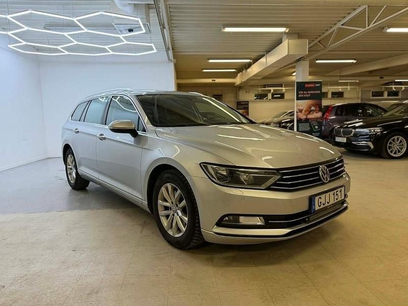 Silver Begagnad 2016 VW Passat Kombi | 119 800 kr (Superpris) - Bild 1/4