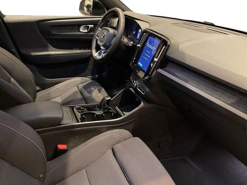 Begagnad Volvo XC40 Core 303 kW (413 HK) 2024 Silver SUV