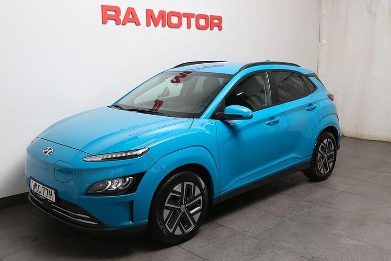 Blå Begagnad 2022 Hyundai Kona Essential SUV | 199 800 kr (Marknadspris) - Bild 1/3