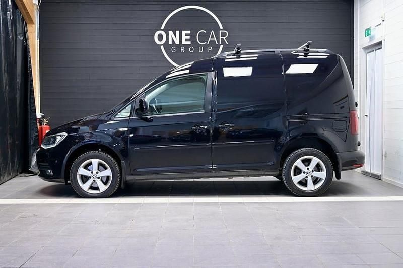 Begagnad VW Caddy 150 HK (110 kW) 2020 Svart Minibuss