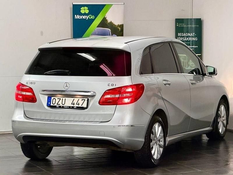 Begagnad Mercedes B180 109 HK (80 kW) 2014 Silver Minibuss