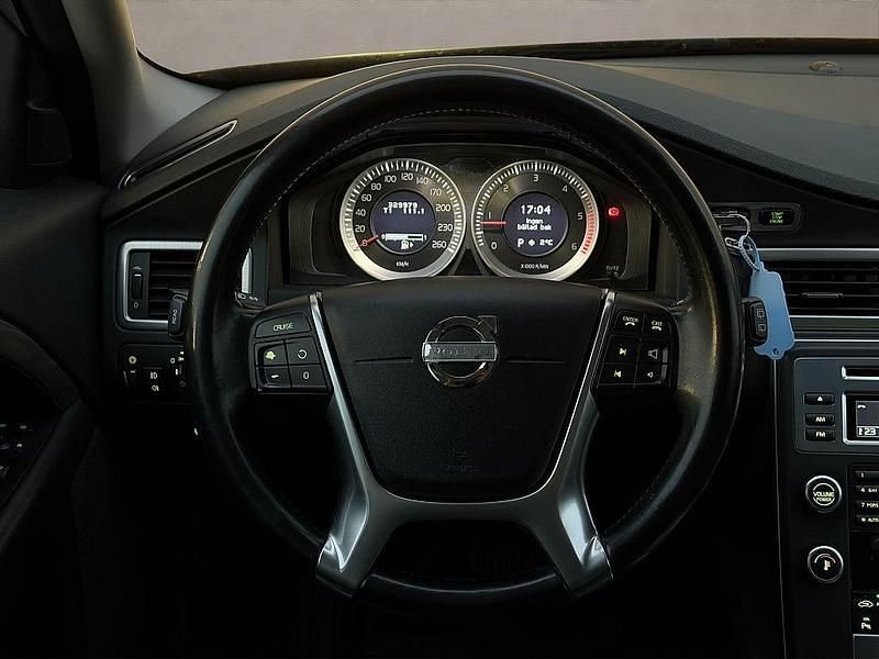 Begagnad Volvo V70 Momentum 163 HK (119 kW) 2011 Grå Kombi