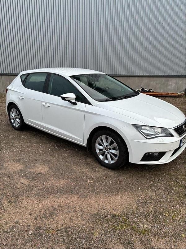 Vit Begagnad 2019 Seat Leon Style Halvkombi | 119 000 kr (Marknadspris) - Bild 1/4