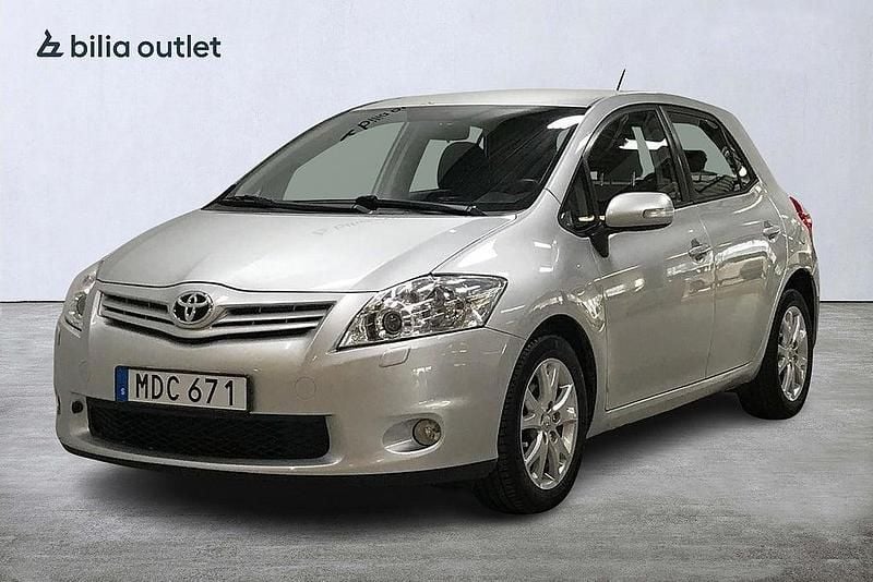 Silver Begagnad 2011 Toyota Auris Halvkombi | 99 900 kr (Dyr) - Bild 1/4