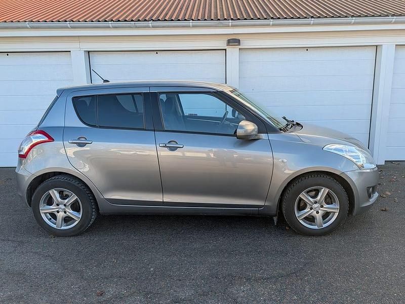 Begagnad Suzuki Swift 94 HK (69 kW) 2011 Halvkombi