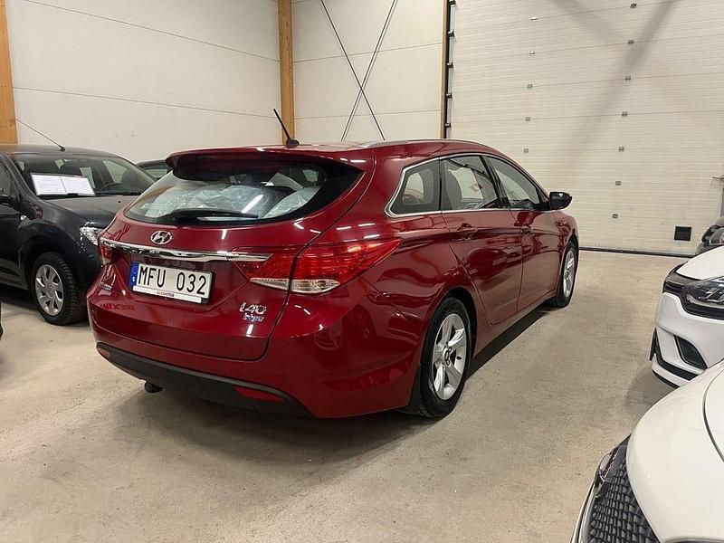 Begagnad Hyundai i40 Select 135 HK (99 kW) 2011 Röd Kombi