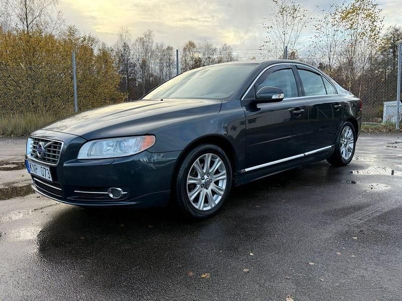 Grå Begagnad 2010 Volvo S80 Summum Sedan | 64 000 kr (Marknadspris) - Bild 1/4