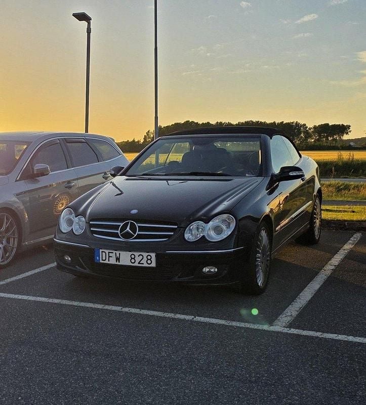 Svart Begagnad 2008 Mercedes CLK320 Avantgarde Cab | 109 000 kr - Bild 1/4