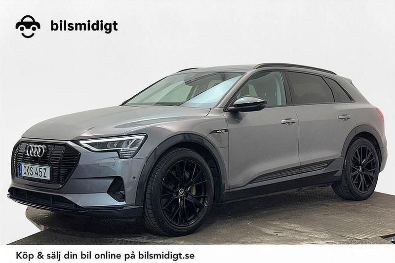 Grå Begagnad 2021 Audi e-tron SUV | 374 800 kr (Bra pris) - Bild 1/3