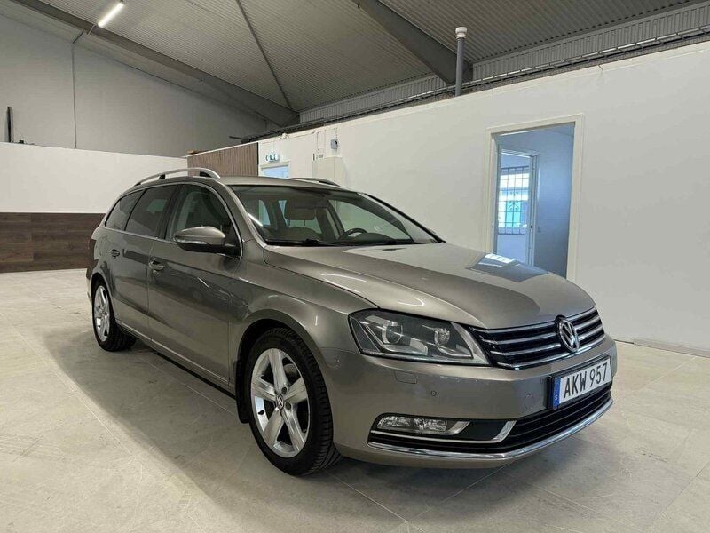 Ljusbrun Begagnad 2013 VW Passat Kombi | 99 900 kr (Lite dyr) - Bild 1/4
