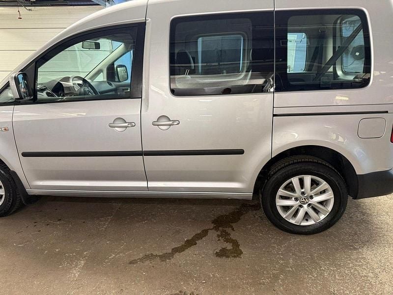 Silver Begagnad 2012 VW Caddy Comfortline Minibuss | 74 990 kr (Marknadspris) - Bild 1/4