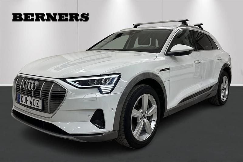 Vit Begagnad 2021 Audi e-tron Design SUV | 389 000 kr (Lite dyr) - Bild 1/4