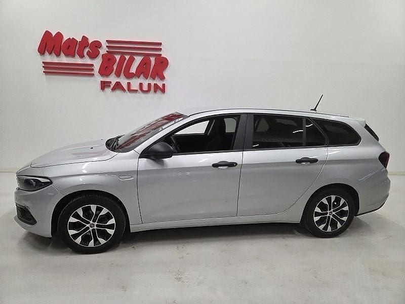 Grå Begagnad 2021 Fiat Tipo Kombi | 139 900 kr (Marknadspris) - Bild 1/4