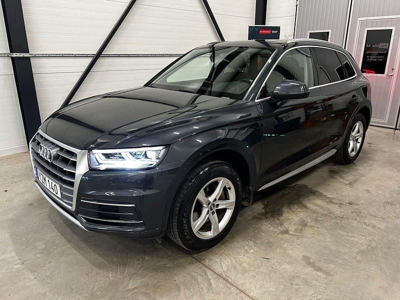 Grå Begagnad 2018 Audi Q5 Design SUV | 279 800 kr (Lite dyr) - Bild 1/4