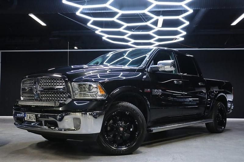 Begagnad RAM 1500 394 HK (289 kW) 2018 Svart Pickup