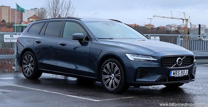 Mörkblå Begagnad 2021 Volvo V60 R-Design Kombi | 449 000 kr (Lite dyr) - Bild 1/4