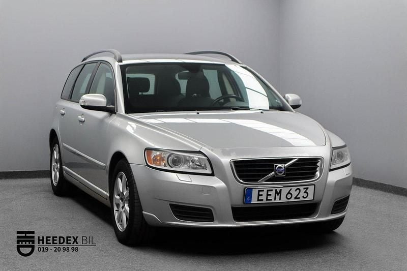Ljusgrå Begagnad 2007 Volvo V50 Kombi | 44 900 kr (Dyr) - Bild 1/4