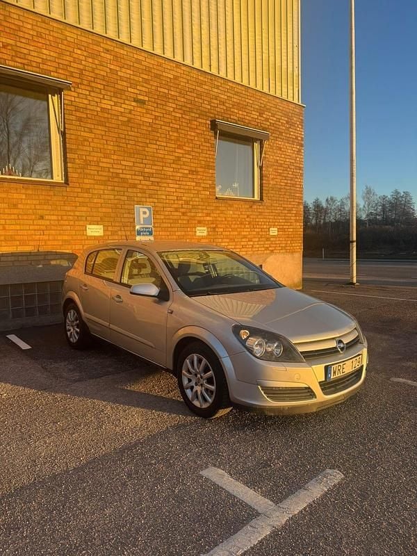 Begagnad Opel Astra 105 HK (77 kW) 2005