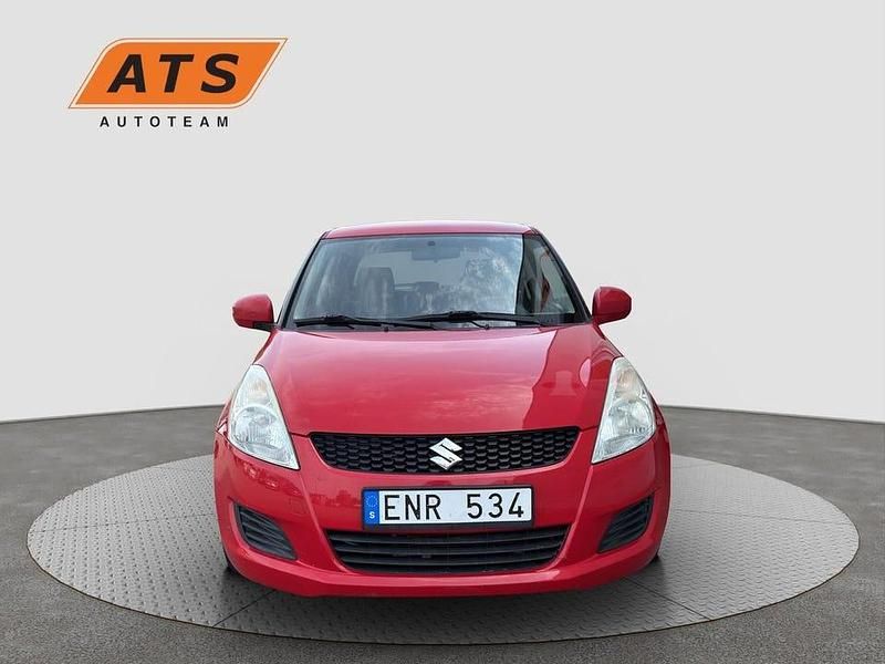Röd Begagnad 2010 Suzuki Swift Halvkombi | 54 900 kr (Bra pris) - Bild 1/4