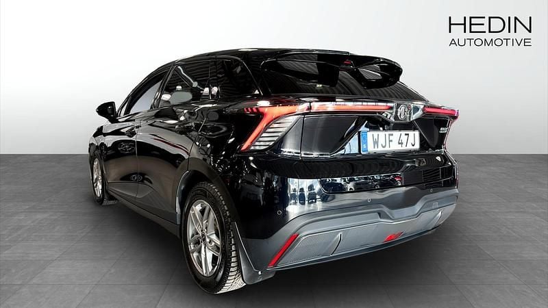 Begagnad MG MG4 EV Luxury 150 kW (204 HK) 2022 Svart Halvkombi