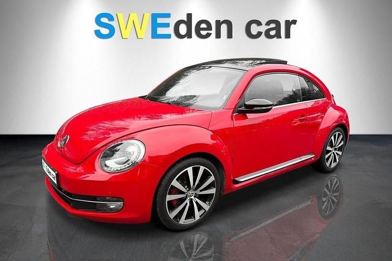 Röd Begagnad 2013 VW Beetle GT Halvkombi | 129 900 kr (Marknadspris) - Bild 1/4