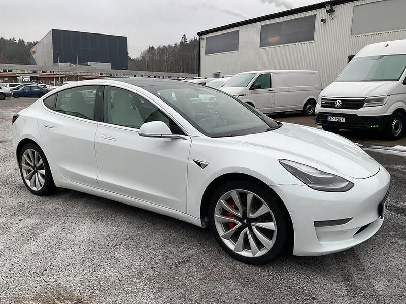 Begagnad Tesla Model 3 Performance 461 kW (627 HK) 2019 Vit Sedan