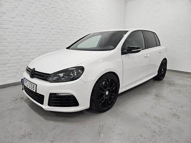 Begagnad VW Golf VI R 271 HK (199 kW) 2010 Vit Halvkombi