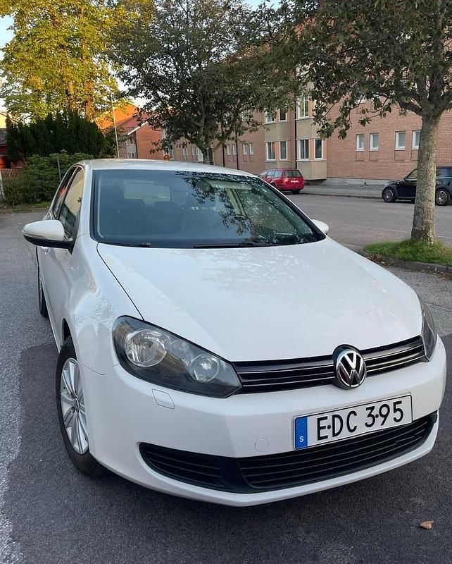 Begagnad 2010 VW Golf VI Halvkombi | 32 000 kr (Marknadspris) - Bild 1/3