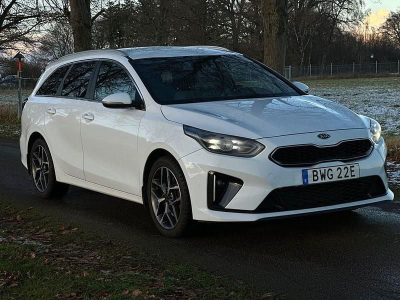 Vit Begagnad 2019 Kia Ceed GT-Line Halvkombi | 134 900 kr (Lite dyr) - Bild 1/4