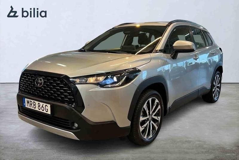 Silver Begagnad 2025 Toyota Corolla Cross SUV | 369 900 kr - Bild 1/1