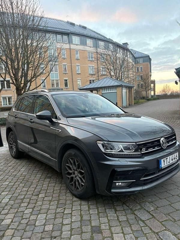 Gray metallic Begagnad 2019 VW Tiguan SUV | 220 000 kr (Marknadspris) - Bild 1/4