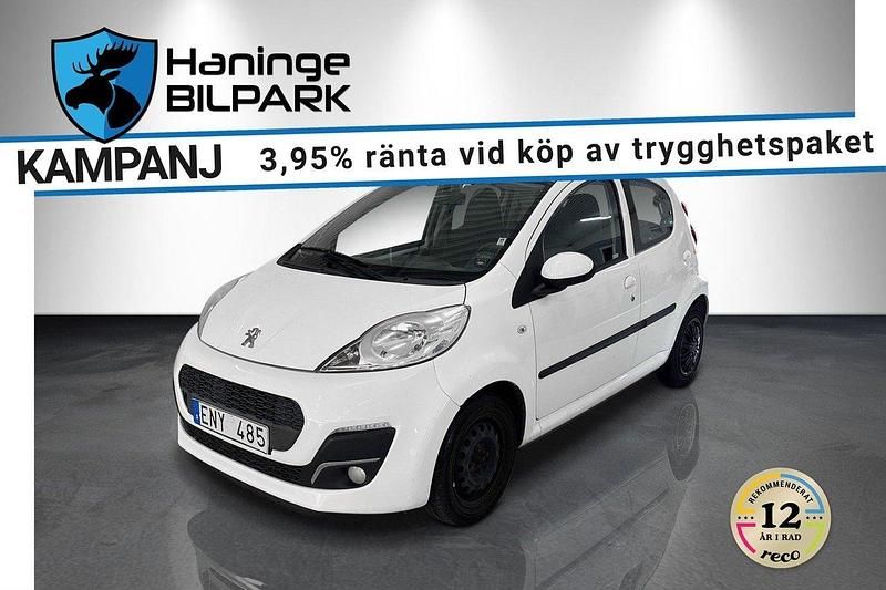 Vit Begagnad 2013 Peugeot 107 Halvkombi | 54 900 kr (Marknadspris) - Bild 1/2