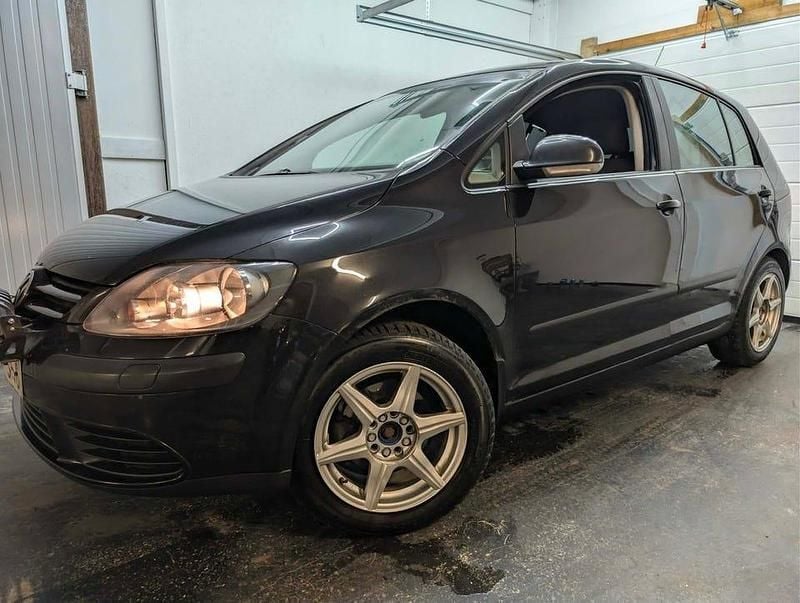 Svart Begagnad 2005 VW Golf V Trendline Halvkombi | 25 900 kr (Bra pris) - Bild 1/4