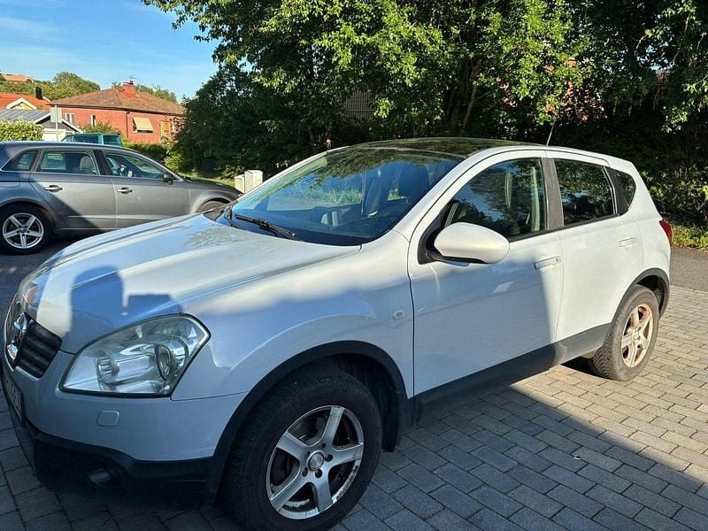 Silver Begagnad 2007 Nissan Qashqai SUV | 38 000 kr (Bra pris) - Bild 1/4