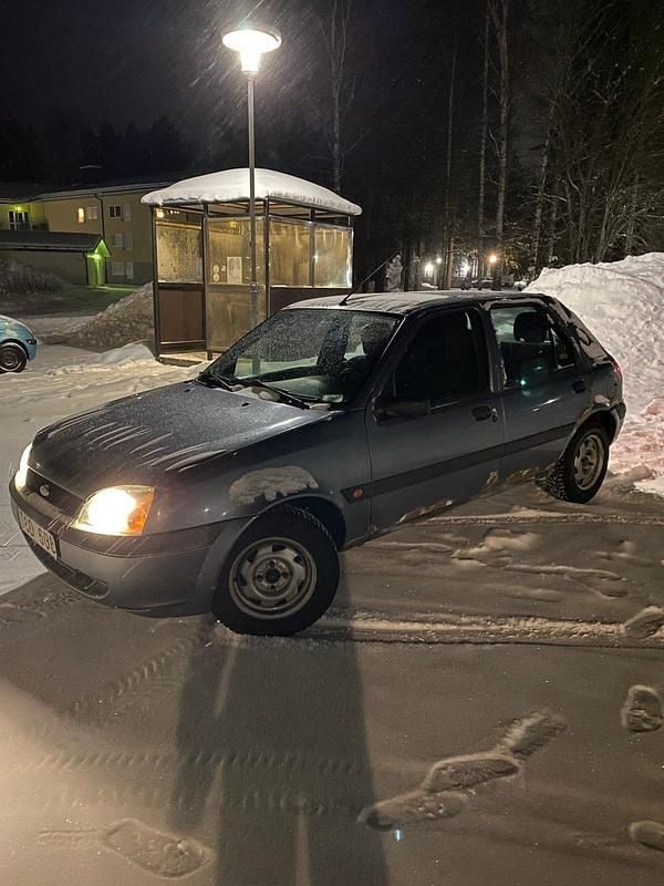 Begagnad Ford Fiesta 60 HK (44 kW) 2002 Halvkombi